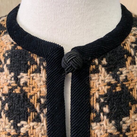 Vintage Black & Camel Houndstooth Wool Cape with Matching Scarf - Picture 4 of 11
